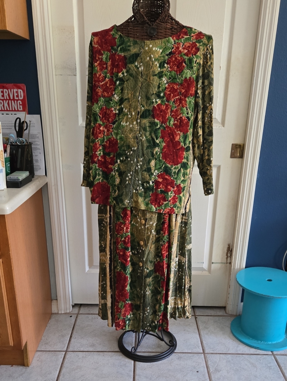 Carole Little Green Long-Sleeve Floral 2 Pc. Set with Red Roses-Size 12